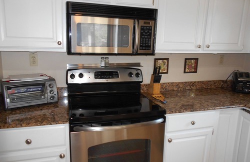 Fountain Hills House | Spacious Stylish 1 level 3/2 Patio Home, Storage Pool Hot Tub Not a condo.