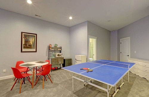 Skyland Apartment | Spacious Suite Near Downtown Asheville With Patio and Parking — free Biltmore pass.