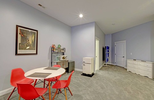 Skyland Apartment | Spacious Suite Near Downtown Asheville With Patio and Parking — free Biltmore pass.