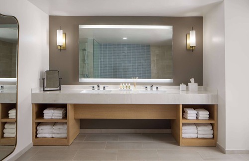 Nawiliwili Resort | Spacious Suite w/Private Lanai | Beachfront Retreat w/Airport Shuttle