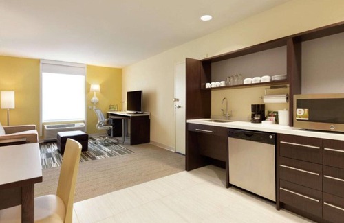 Southcenter House | Spacious suites and free airport shuttle