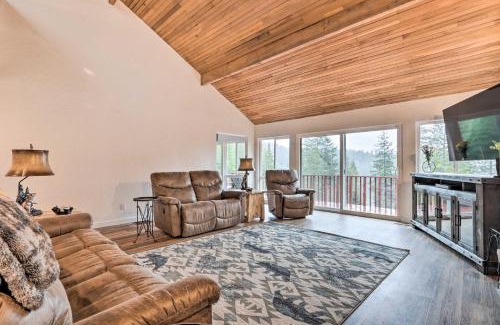 Worley House | Spacious Sun-Up Bay Cabin, 20 Min to Downtown CDA!