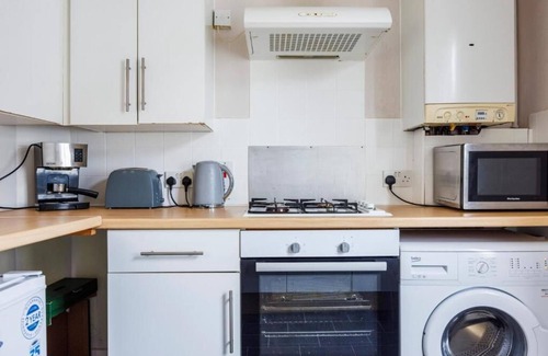 Southend-on-Sea Apartment | Spacious & Sunny 2BR City Centre Nr High St by Everhome Ltd