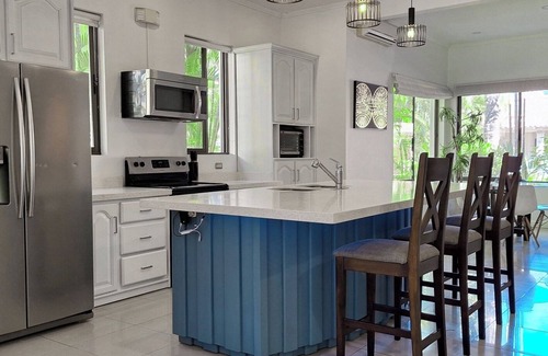 Tambor Villa | Spacious Tropical Villa Near Beach in Los Delfines