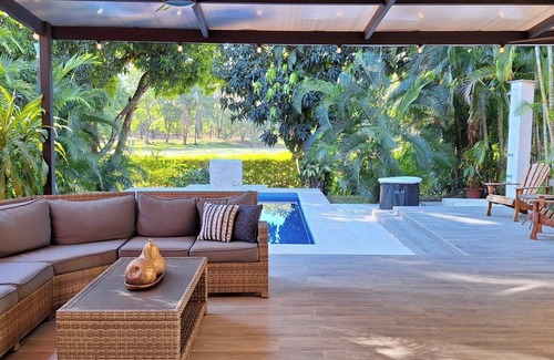 Tambor Villa | Spacious Tropical Villa Near Beach in Los Delfines