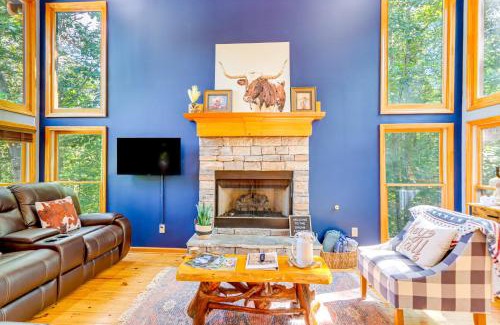 Talking Rock House | Spacious Talking Rock Cabin Game Room, Fire Pit!