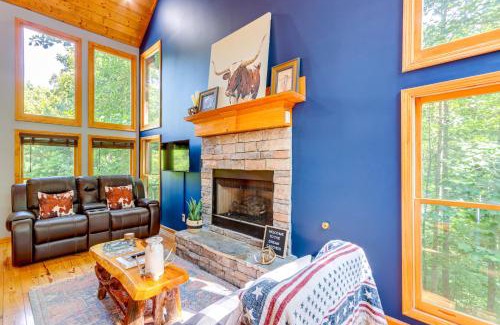 Talking Rock House | Spacious Talking Rock Cabin Game Room, Fire Pit!
