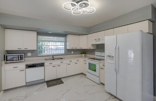 Bearss Plaza House | Spacious Tampa Vacation Rental about 7 Mi to Beach!