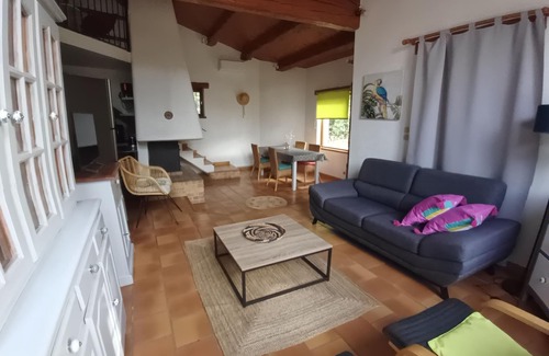 Fontareches Villa | Spacious, tastefully decorated gite with private garden and communal pool at the gateway to Uzés