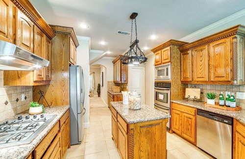 Sunnyvale House | Spacious Texas Retreat w/Community Pool