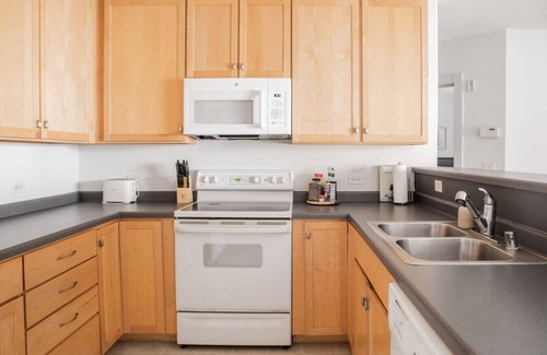 Historic Third Ward Apartment | Spacious Third Ward Apt Near Summerfest with Balcony
