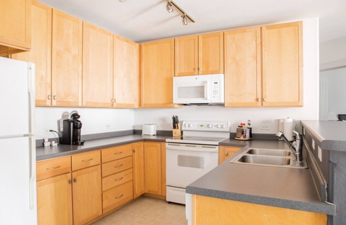 Historic Third Ward Apartment | Spacious Third Ward Apt Near Summerfest with Balcony