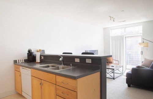 Historic Third Ward Apartment | Spacious Third Ward Apt Near Summerfest with Balcony