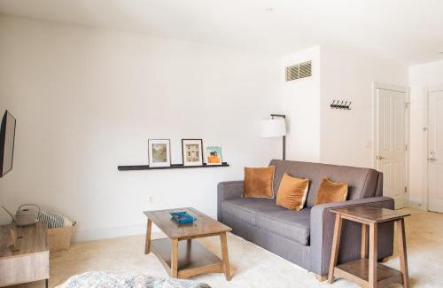 Historic Third Ward Apartment | Spacious Third Ward Apt Near Summerfest with Balcony