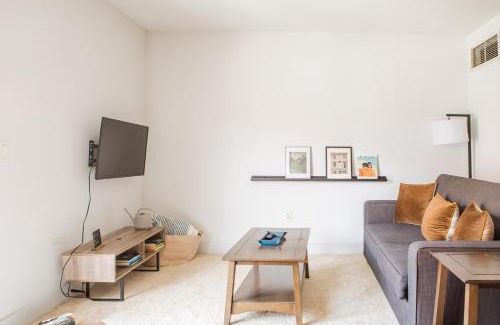 Historic Third Ward Apartment | Spacious Third Ward Apt Near Summerfest with Balcony