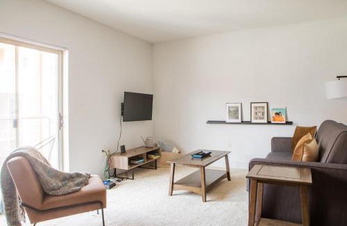 Historic Third Ward Apartment | Spacious Third Ward Apt Near Summerfest with Balcony