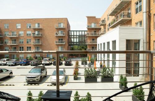 Historic Third Ward Apartment | Spacious Third Ward Apt Near Summerfest with Balcony