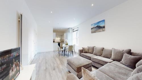 Abertillery Apartment | Spacious three bedroom apartment with Valley views