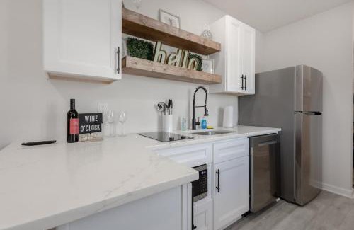 Church Street House | Spacious Tiny Home By Airport-Free Prkng-Fast WiFi