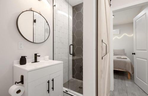 Church Street House | Spacious Tiny Home By Airport-Free Prkng-Fast WiFi