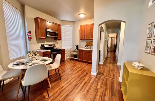 Tower Grove East Apartment | Spacious Tower Grove South 2 Bedroom - 4 Miles to SLU & Barnes