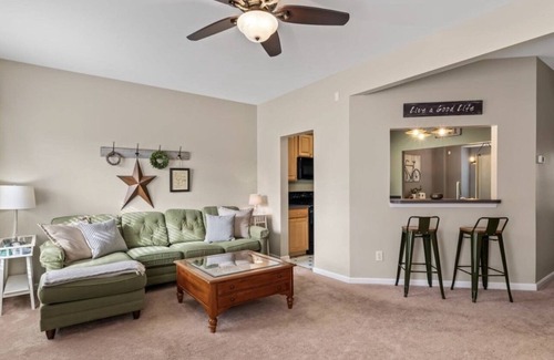 Cornelius House | Spacious Townhome near Lake Norman in fantastic neighborhood