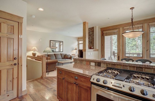 Keystone House | Spacious Townhome/Pool and Hot Tub Access/Private Patio