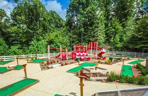Lackey House | Spacious Townhome w/Room for All! Quick Ride to Busch Gardens & Water Country!