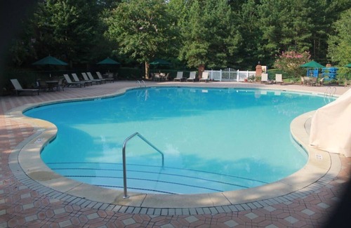 Lackey House | Spacious Townhome w/Room for All! Quick Ride to Busch Gardens & Water Country!