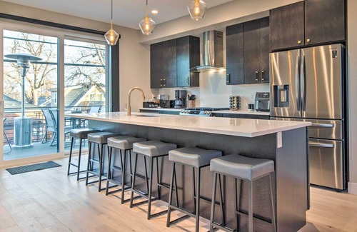 Sunnyside House | Spacious Townhome w/ Rooftop Deck & Views