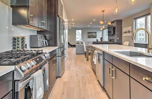 Sunnyside House | Spacious Townhome w/ Rooftop Deck & Views