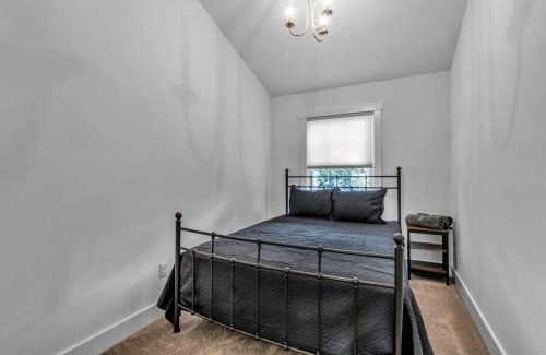 Ellicottville House | Spacious Townhome with Fireplace