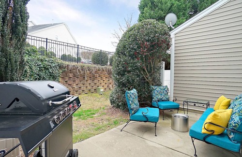 Southwest Raleigh House | Spacious Townhome with Community Pool