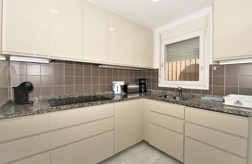 Estepona House | Spacious townhouse with sea views and air-con, Close to marina, restaurants, bars and town centre