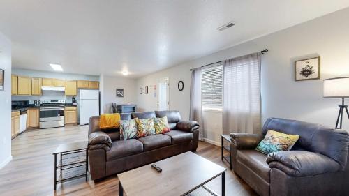 Brighton Apartment | Spacious two bedroom apartment near DIA