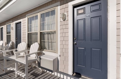 Falmouth Heights Apartment | Spacious Two Queen Suite, First Floor Comfort