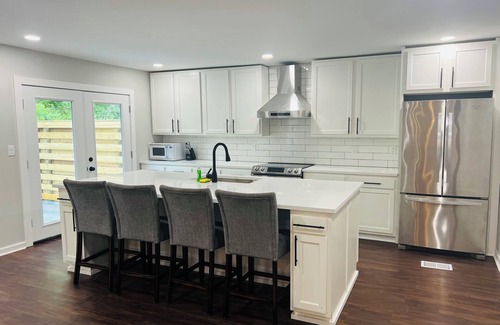 Buechel House | Spacious, Ultra Comfy 5-Bedroom House in Beautiful Quiet Louisville Neighborhood