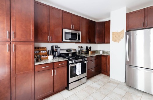 Cleveland House | Spacious University Circle 6BR Gem w/Game Room