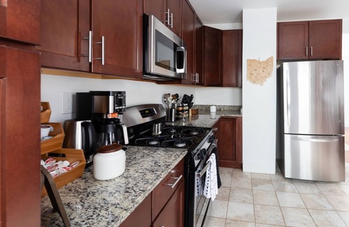 Cleveland House | Spacious University Circle 6BR Gem w/Game Room