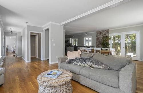 Barnstable House | Spacious & Updated House with Private Beach