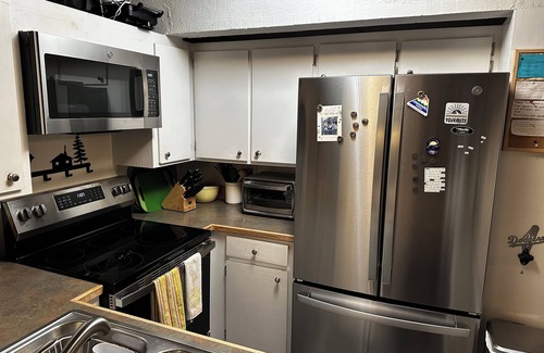 Majestic Pines Condo | Spacious Updated Mammoth Lakes Condo 2BR/2BA + Garage - Near Skiing and Village