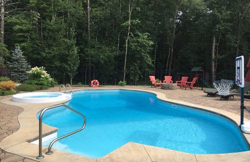 Saratoga Springs House | Spacious upscale 5 Bedroom Home With Pool Located Close To Downtown Saratoga.