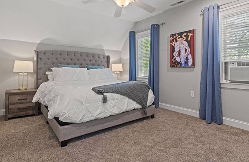 Southmoreland House | Spacious Upscale Retreat