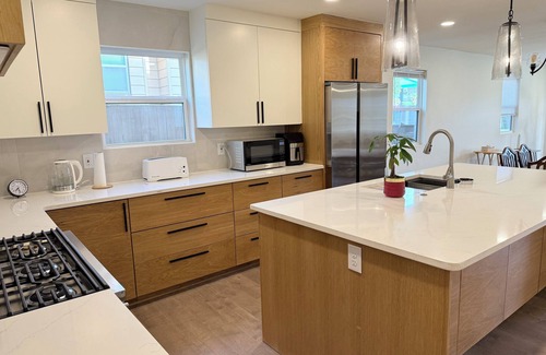 Lincoln Terrace House | Spacious upscale 4-bedroom house near the OU Medical Center