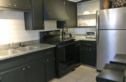 Midtown Apartment | Spacious Upstairs Apartment In Historic Home