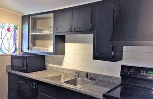 Midtown Apartment | Spacious Upstairs Apartment In Historic Home