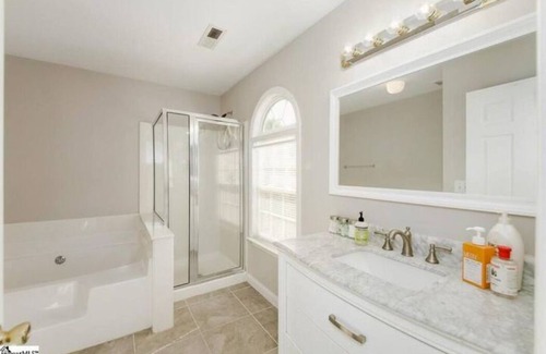 Conestee House | Spacious Urban House 4 B 2.5 Bath near Woodruff Rd