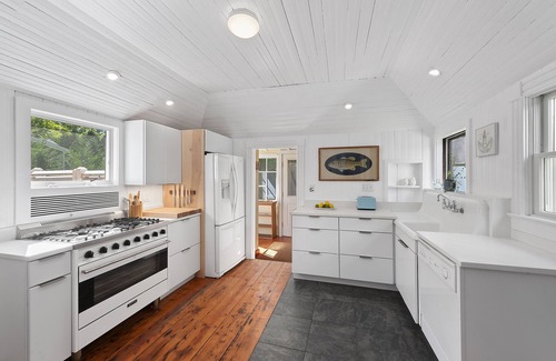 East Quogue House | Spacious walk to town near beaches and wineries