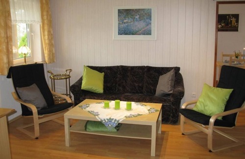 Ascheberg House | Spacious vacation apartment with balcony (lake view), garden and direct lake access
