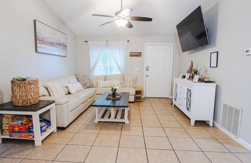 Kissimmee House | Spacious Vacation Home 20 min from Theme Parks!